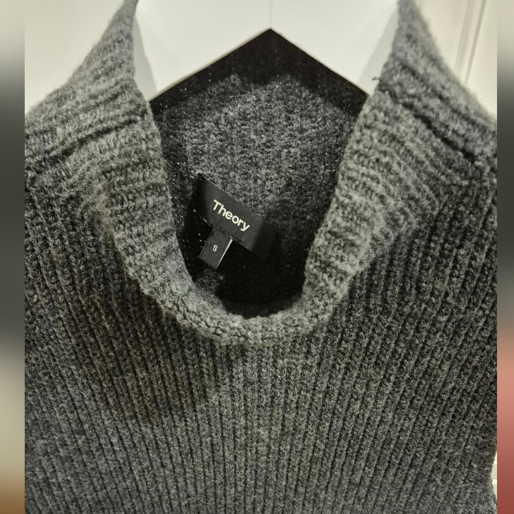 Theory Gray Ribbed Sweater